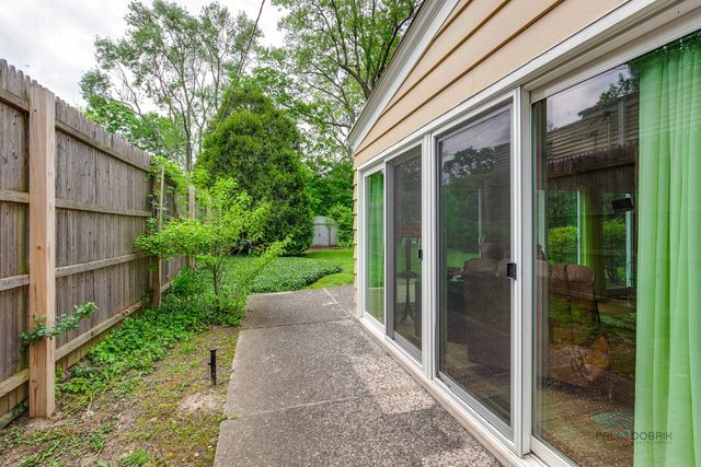 214 Washington Circle, Lake Forest, IL 60045