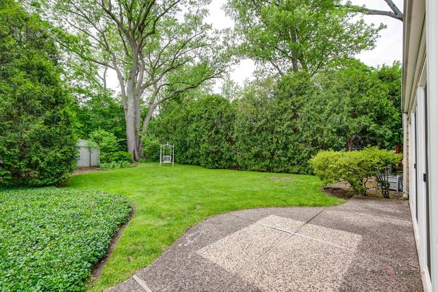 214 Washington Circle, Lake Forest, IL 60045