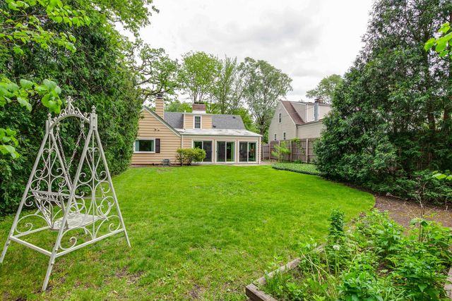 214 Washington Circle, Lake Forest, IL 60045