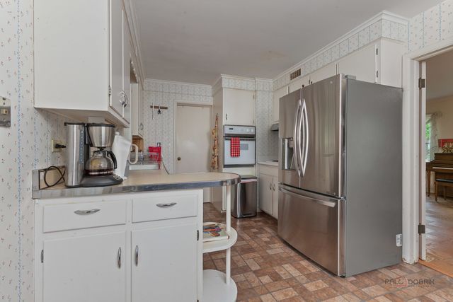 214 Washington Circle, Lake Forest, IL 60045