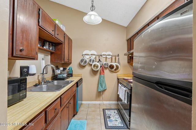 1317 ELLIS TRACE Drive W, Jacksonville, FL 32205