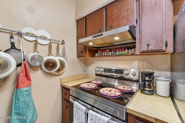 1317 ELLIS TRACE Drive W, Jacksonville, FL 32205