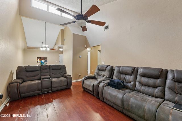 1317 ELLIS TRACE Drive W, Jacksonville, FL 32205
