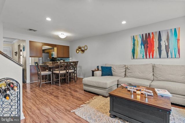 7 LAUREL CT, Hamilton, NJ 08690