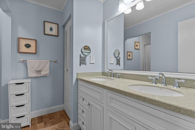 7 LAUREL CT, Hamilton, NJ 08690