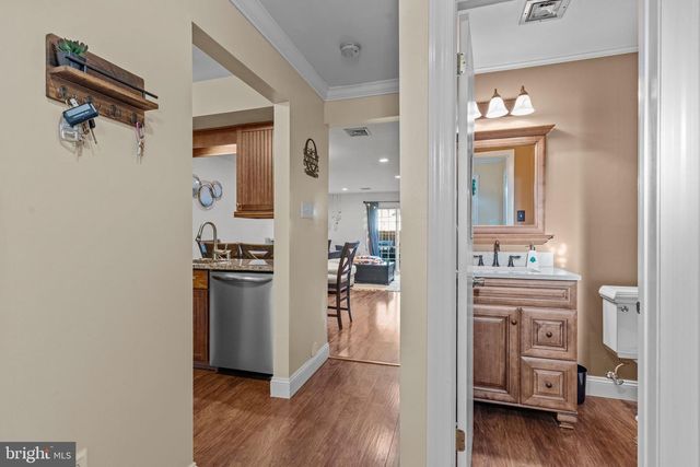 7 LAUREL CT, Hamilton, NJ 08690