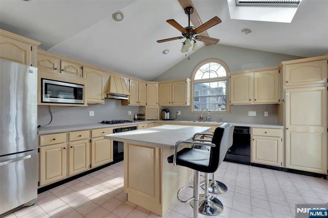 119 Sussex Road, Bergenfield, NJ 07621