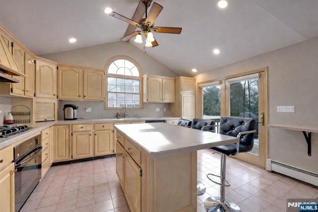 119 Sussex Road, Bergenfield, NJ 07621