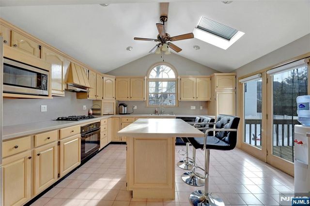 119 Sussex Road, Bergenfield, NJ 07621