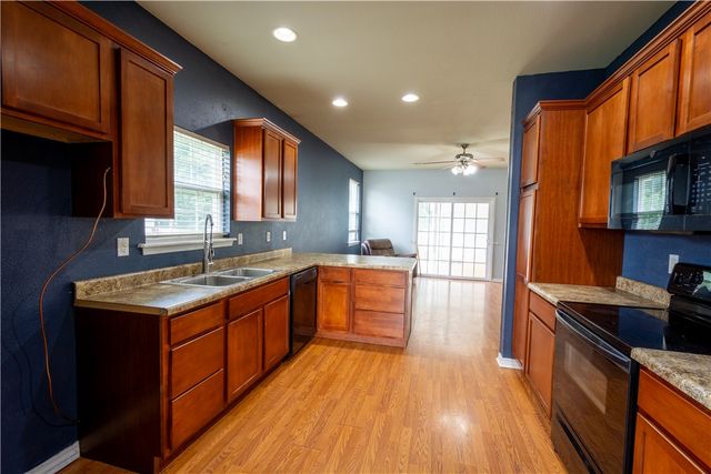 1405 S 5th Street, Rogers, AR 72756