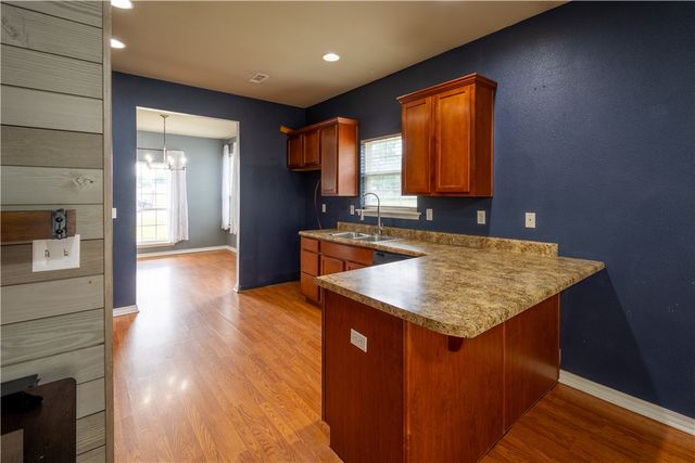 1405 S 5th Street, Rogers, AR 72756