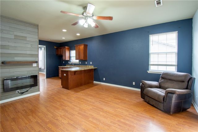 1405 S 5th Street, Rogers, AR 72756