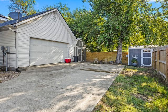 1405 S 5th Street, Rogers, AR 72756