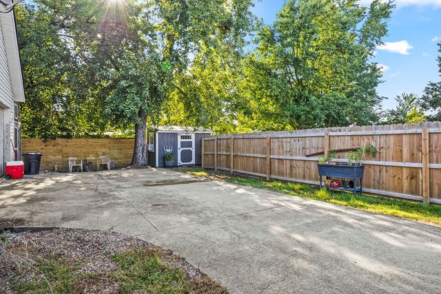 1405 S 5th Street, Rogers, AR 72756