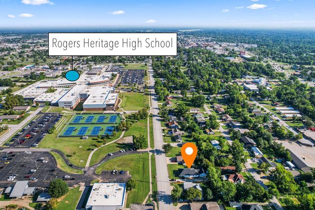 1405 S 5th Street, Rogers, AR 72756