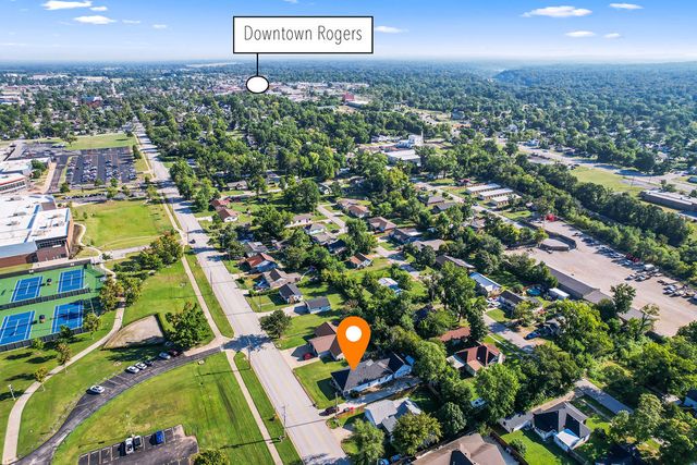 1405 S 5th Street, Rogers, AR 72756