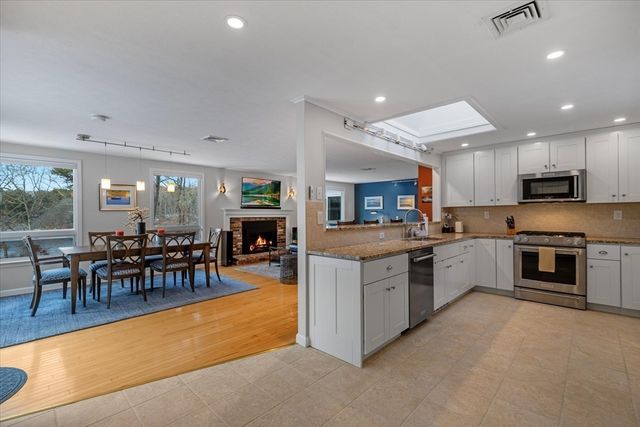 87 N Pond Dr, Brewster, MA 02631