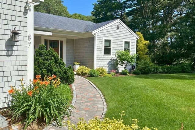 87 N Pond Dr, Brewster, MA 02631