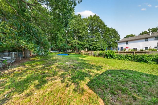17 Pine Knoll Ln B, Taunton, MA 02780