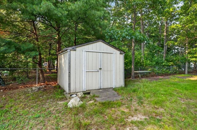 17 Pine Knoll Ln B, Taunton, MA 02780