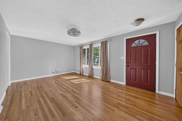17 Pine Knoll Ln B, Taunton, MA 02780