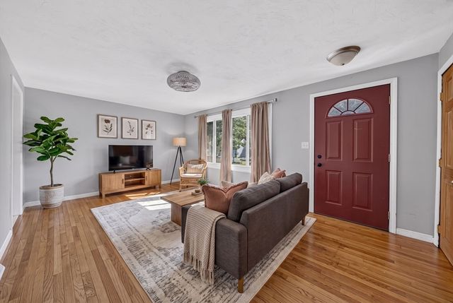 17 Pine Knoll Ln B, Taunton, MA 02780