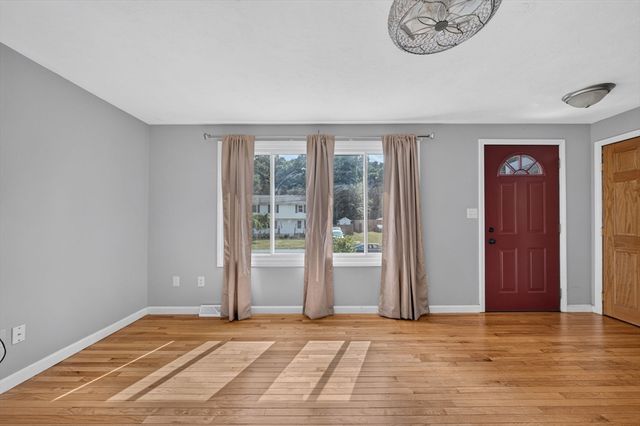17 Pine Knoll Ln B, Taunton, MA 02780