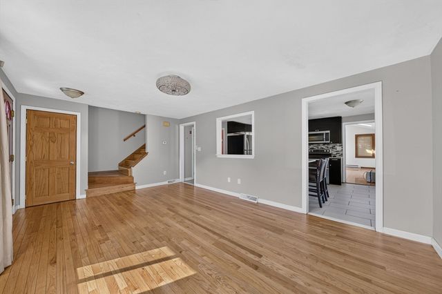 17 Pine Knoll Ln B, Taunton, MA 02780