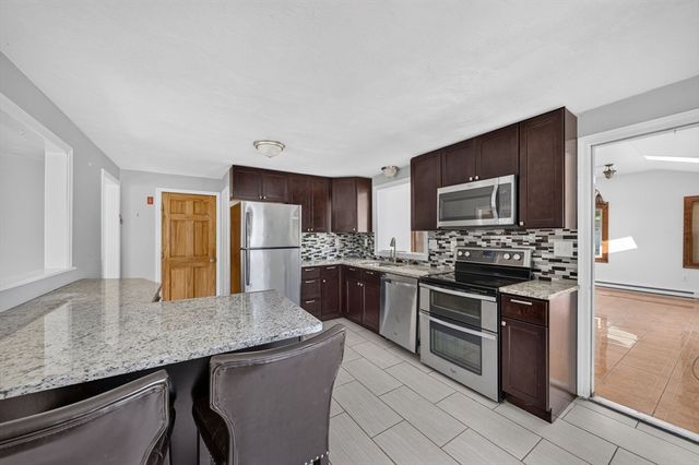 17 Pine Knoll Ln B, Taunton, MA 02780