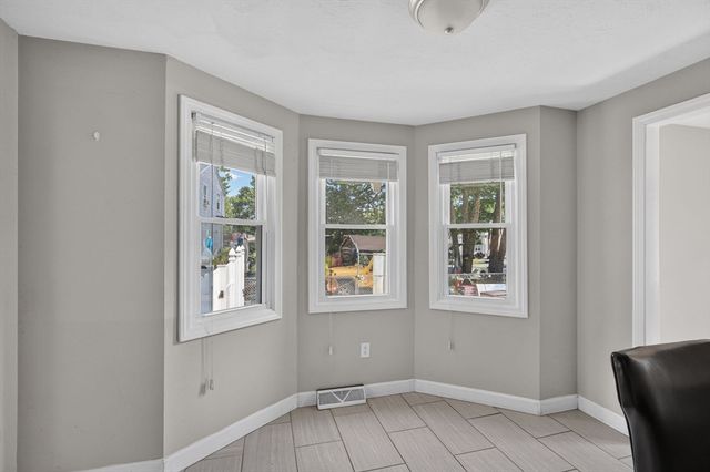 17 Pine Knoll Ln B, Taunton, MA 02780