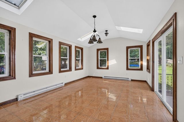 17 Pine Knoll Ln B, Taunton, MA 02780