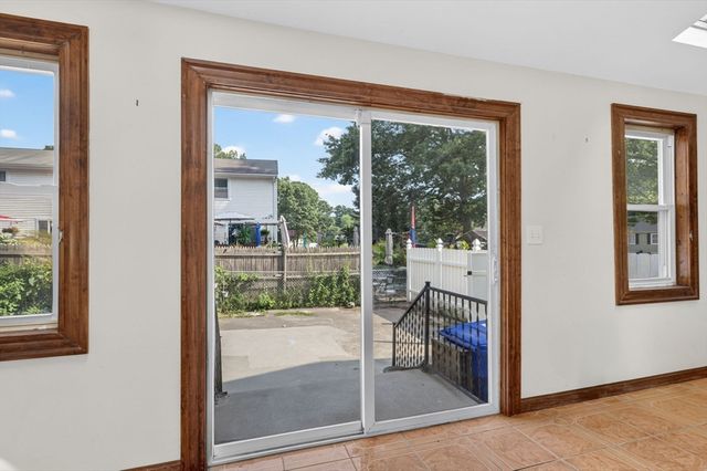 17 Pine Knoll Ln B, Taunton, MA 02780