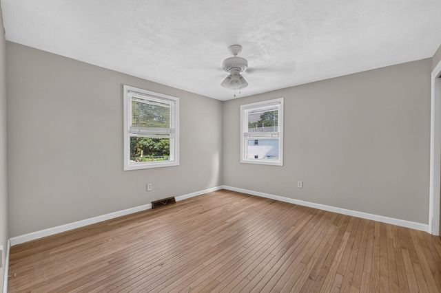 17 Pine Knoll Ln B, Taunton, MA 02780