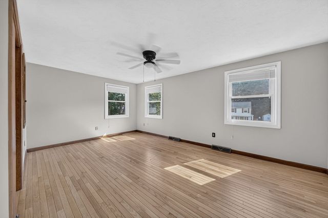 17 Pine Knoll Ln B, Taunton, MA 02780