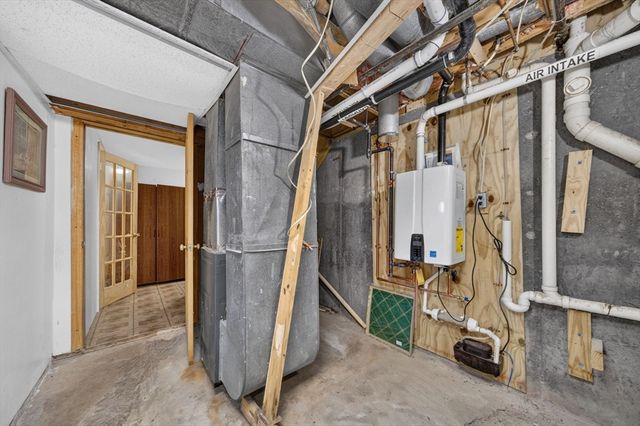 17 Pine Knoll Ln B, Taunton, MA 02780