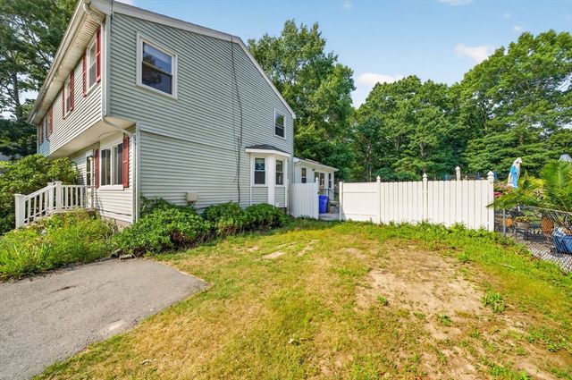 17 Pine Knoll Ln B, Taunton, MA 02780