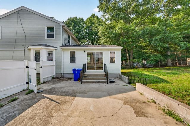 17 Pine Knoll Ln B, Taunton, MA 02780