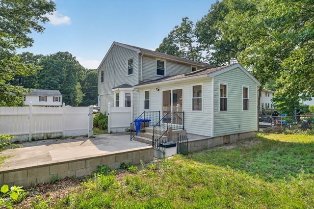 17 Pine Knoll Ln B, Taunton, MA 02780