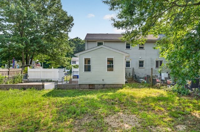 17 Pine Knoll Ln B, Taunton, MA 02780