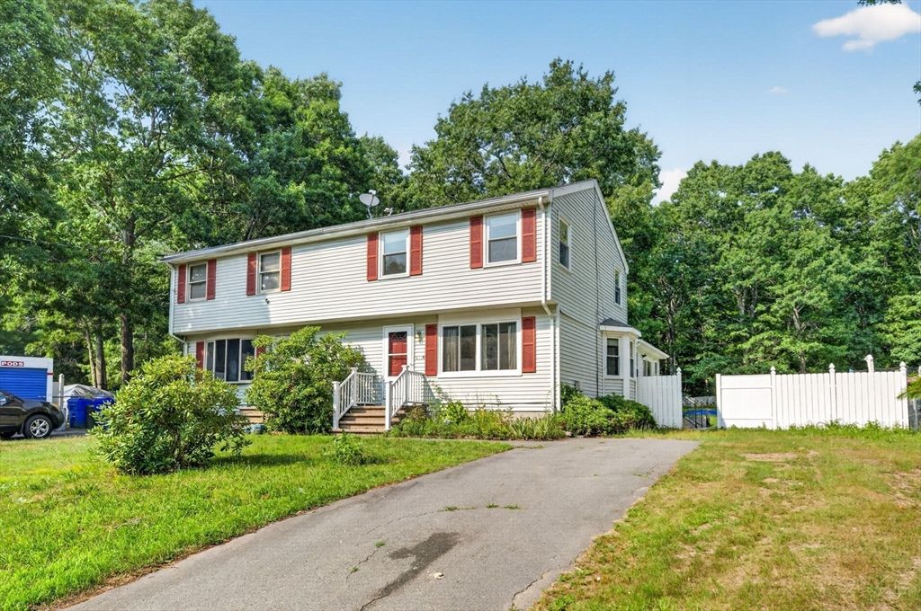 17 Pine Knoll Ln B, Taunton, MA 02780