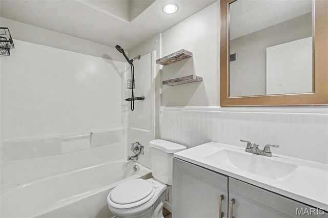 32 Queen Ann Drive, Hazelwood, MO 63042