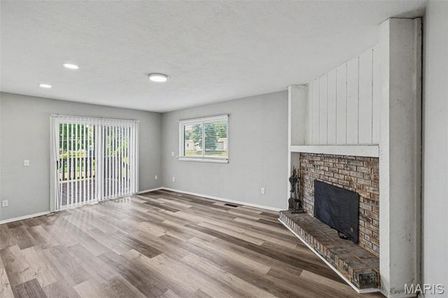 32 Queen Ann Drive, Hazelwood, MO 63042