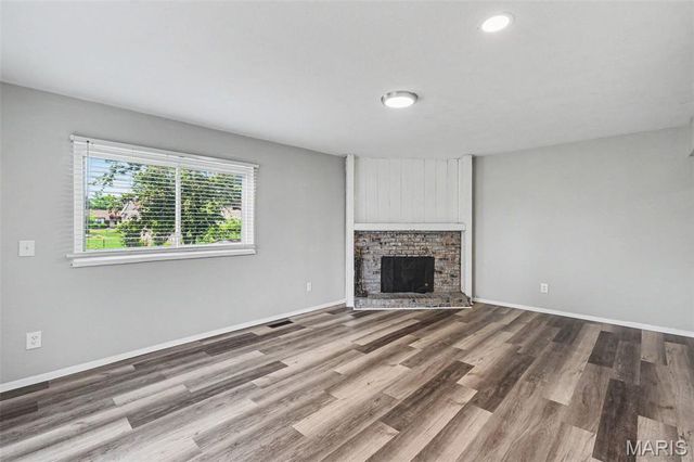 32 Queen Ann Drive, Hazelwood, MO 63042