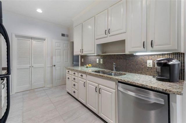 5201 Glenridge Drive NE, Sandy Springs, GA 30342