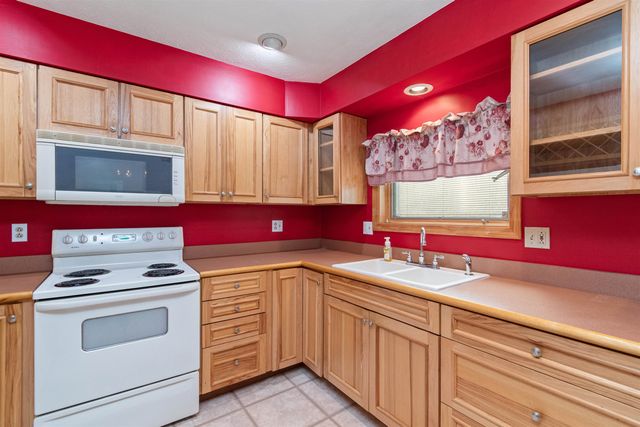 10 Kim Lane, Milton, VT 05468