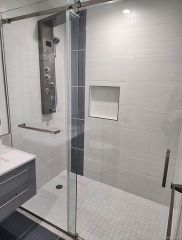 1440 31st Avenue 1R, Astoria, NY 11106
