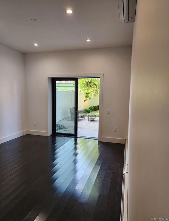 1440 31st Avenue 1R, Astoria, NY 11106 — photo 2