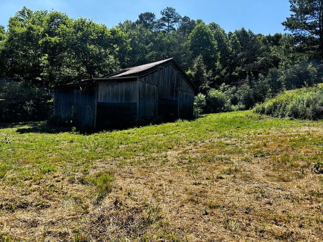 1060 County Road 130, Riceville, TN 37370