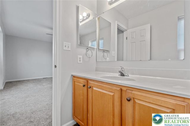 715 White Circle, Allen Twp, PA 18067