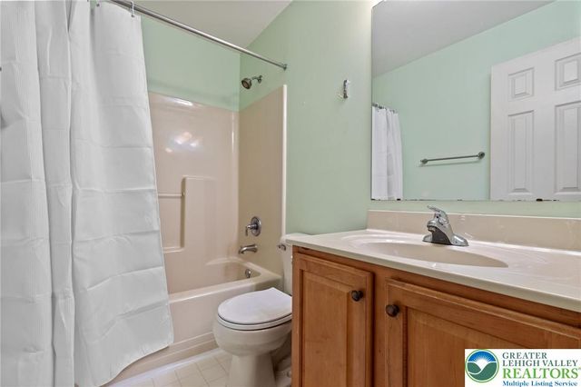 715 White Circle, Allen Twp, PA 18067